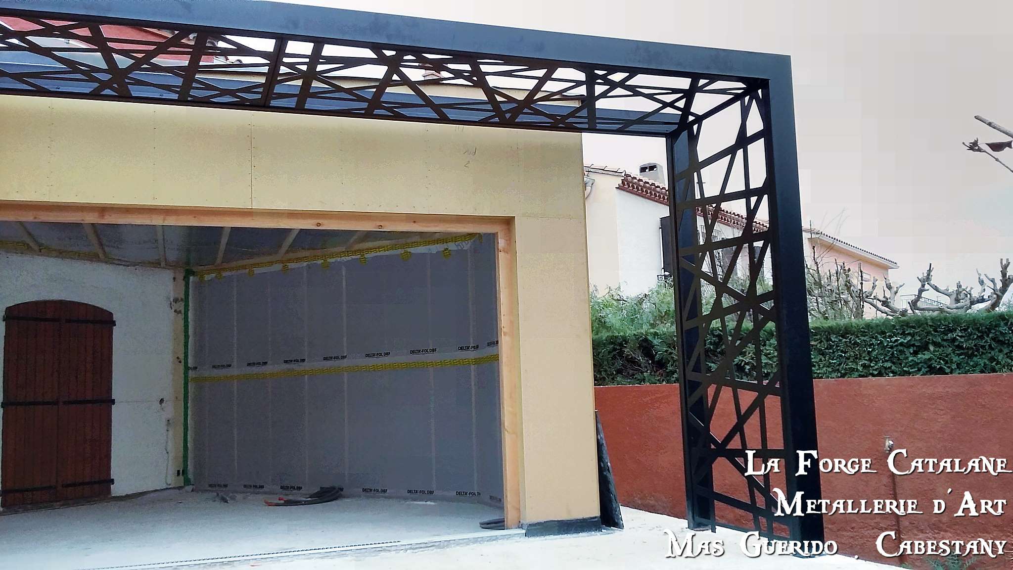 casquette decoupe laser moderne ossature tube rectangulaire 4 forge catalane.jpg